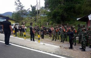 Koramil 1304-06/Suwawa Kerja Bakti Bersihkan Monumen Pertahanan NKRI 26 Februari 1958