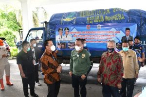 Pimpin Tugas Kemanusiaan di Kota Manado, Ridwan Salurkan Bantuan Sosial