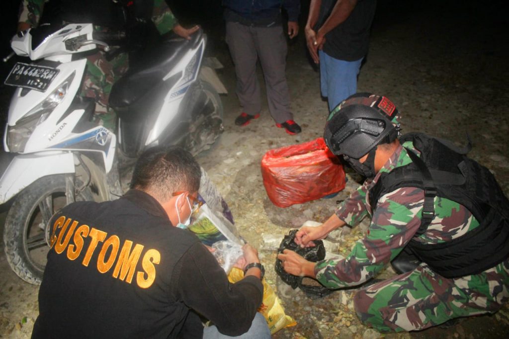 Tim Gabungan TNI Gagalkan Penyelundupan 800 gram Ganja