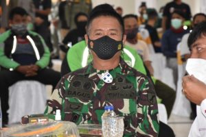 Danrem 133/NW Hadiri Pelaksanaan Vaksinasi untuk Abang Bentor dan Ojol