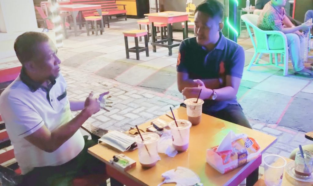 Tak Sengaja Bertemu, Pemuda Ini Cecar Ketua DPRD Parimo