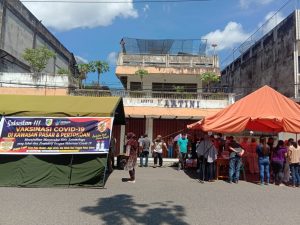 Sangat Antusias, Ratusan Pedagang Pasar dan Karyawan Ikut Vaksinasi