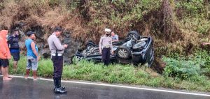 Kecelakaan Tunggal Terjadi di Gorut, Sebuah Mobil Terbalik