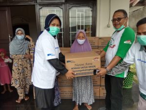 Tim LP2M IAIN Gorontalo Salurkan Bantuan Sosial dari PT Astra International Tbk