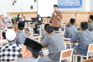 Menparekraf Maksimalkan Santri Buka Peluang Usaha dengan Menguasai Digital Marketing