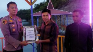 Bantu Penanganan Bencana, Dua Orang Pengusaha Dapat Piagam Penghargaan dari Polres Boalemo