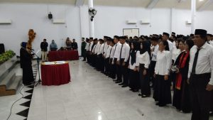 Lantik Ratusan Anggota PPS, Asra Djibu Tegaskan Petugas Berpedoman pada Peraturan