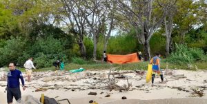 Kolaborasi PJS Boalemo dan BDC Lakukan Aksi Bersih-bersih Pantai