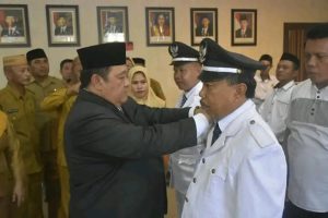 Hendriwan Minta Dua Penjabat Kades Baru Dilantik Tidak Pilih Kasih dalam Pelayanan