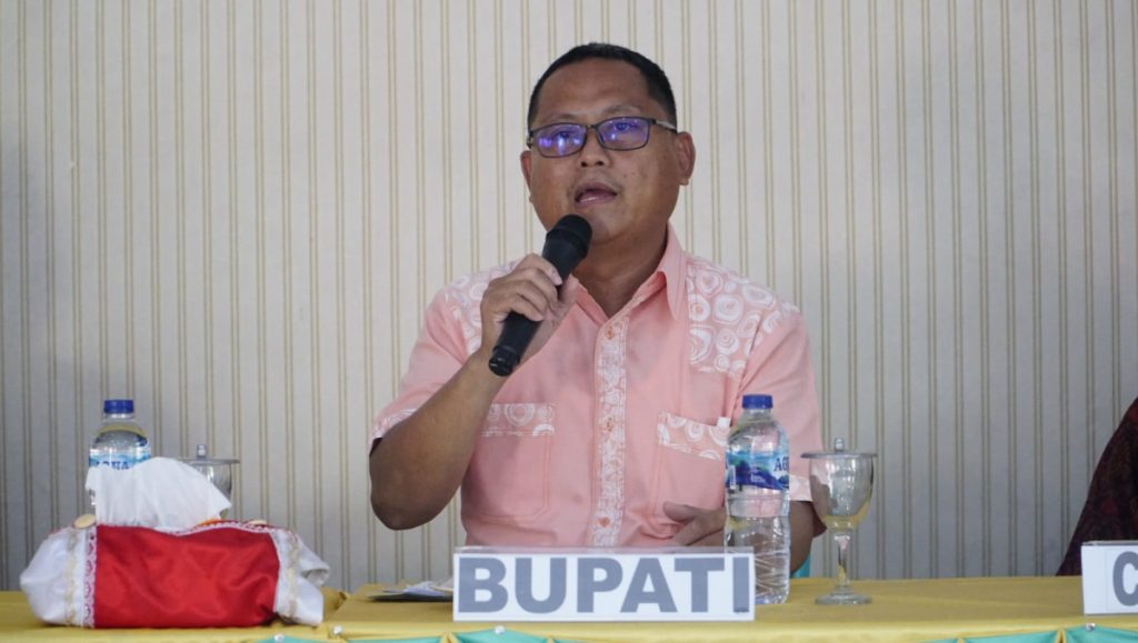 Serahkan Bus Sekolah di Biau, Thariq Minta Prestasi Penyaluran DD Dipertahankan