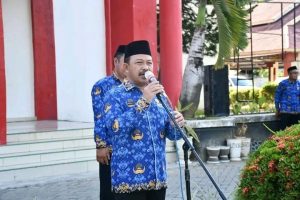 Penjabup Sherman Serahkan SK Kenaikan Pangkat Bagi 2 Orang Pejabat