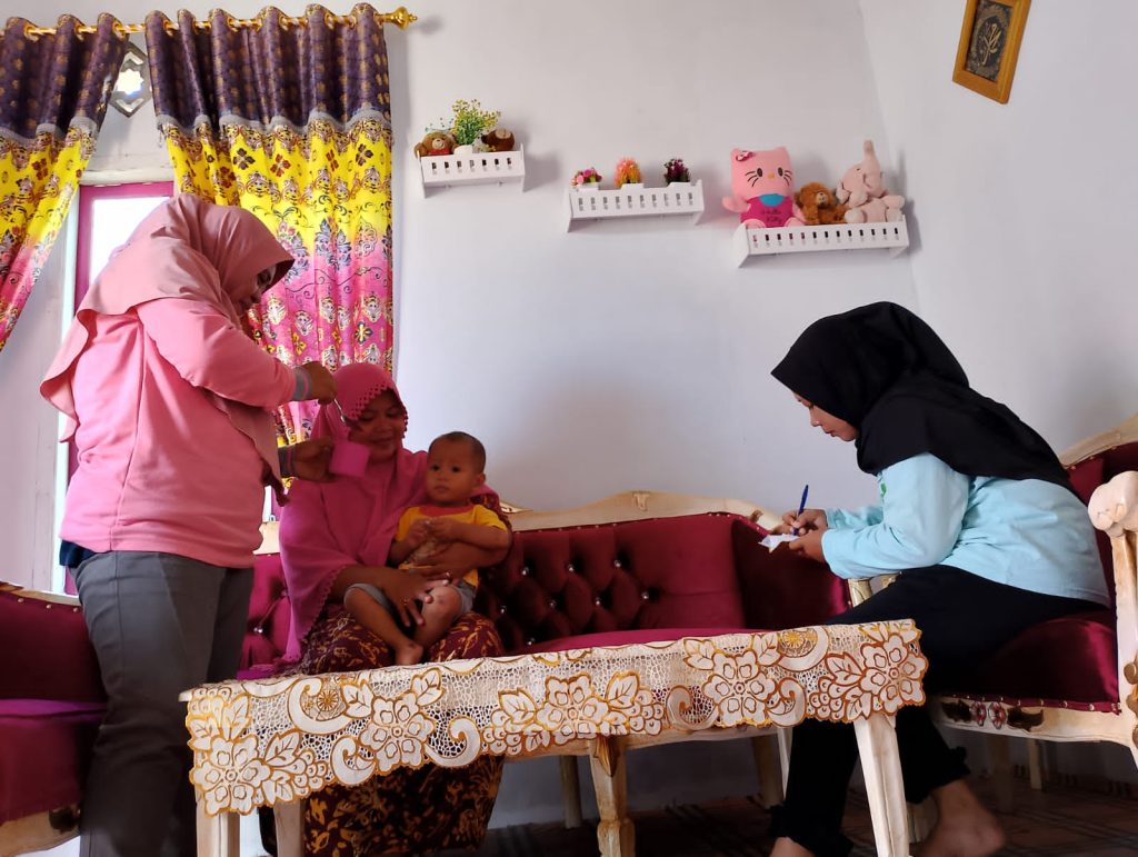NaKes Paguyaman Pantai Pantau Kepatuhan Minum Oralit dan Zink Pada Balita Diare
