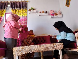 NaKes Paguyaman Pantai Pantau Kepatuhan Minum Oralit dan Zink Pada Balita Diare