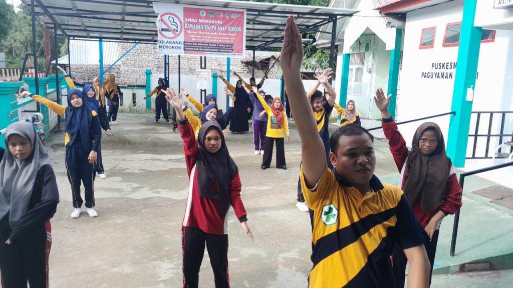 Tingkatkan Kesehatan Fisik, Puskesmas Paguyaman Pantai Gelar Senam Germas
