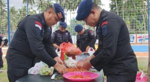 Brimob Polda Gorontalo Dirikan Dapur Umum, Bantu Warga Yang Terdampak Longsor