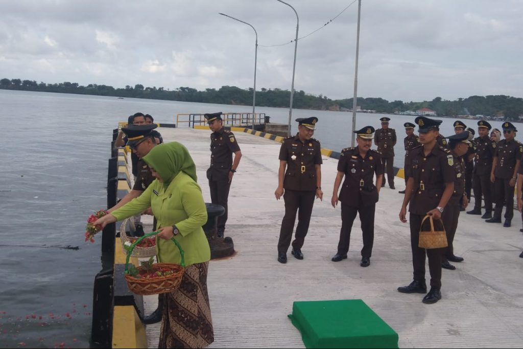 Peringati Hari Bhakti Adhyaksa ke-64, Jajaran Kejari Boalemo Mendoakan Para Pahlawan