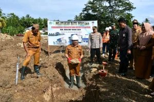 Penjabup Sherman Lakukan Peletakan Batu Pertama Labkesda