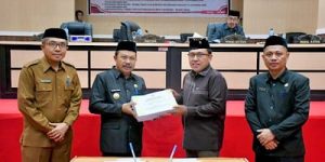 Penjabup Sherman Moridu Sampaikan RPJP APBD 2023 kepada DPRD Kabupaten Boalemo