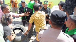 Aksi Demo di Depan Kantor Bupati Boalemo Nyaris Ricuh