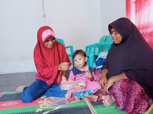 Nakes Paguyaman Pantai Melakukan PMT Bagi Balita Dan Bumil