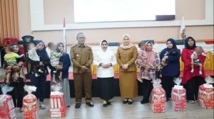 Cegah Stunting, DPPKB-P3A Salurkan Bantuan Susu Untuk Balita