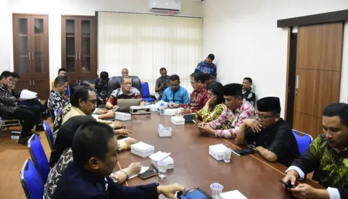 Pj Sekda Rapat Bersama Bagian Kesra Bahas Agenda 2025