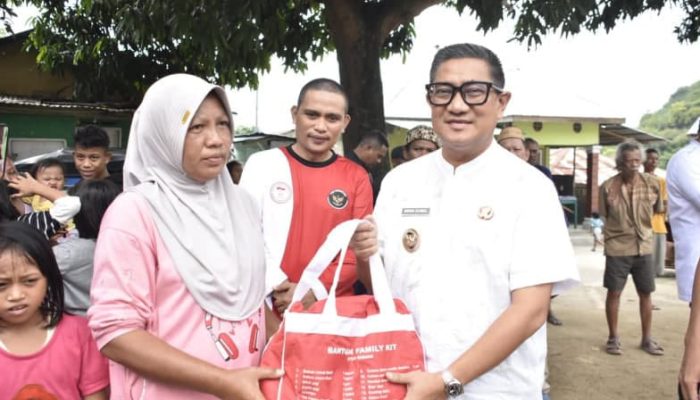 Indra Gobel Salurkan Bantuan Untuk Korban Bencana Alam di Lotu