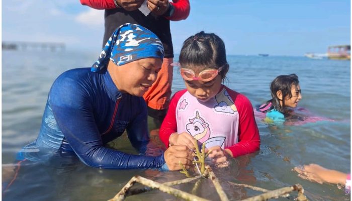 Kolaborasi Peneliti, Warga Pesisir, dan Pemerintah Pulihkan Terumbu Karang Botutonuo