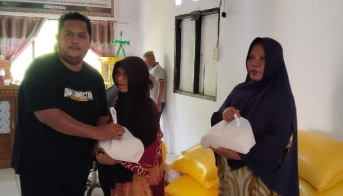 Pemuda Kecamatan Dulupi Bagikan Ratusan Paket Beras, Ringankan Beban Warga Kurang Mampu
