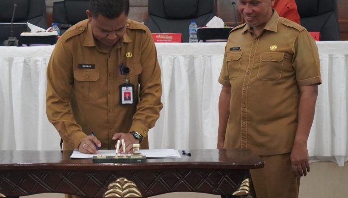 Pindah Tugas, Sudarman Samad Resmi Serahkan Jabatan Sekretaris DPRD Gorontalo ke Rifli Katili