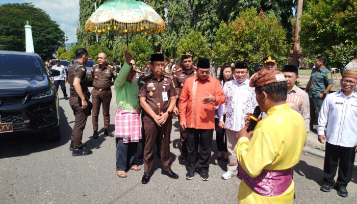 Sambut Kajati Gorontalo yang Baru, Pemkab Boalemo Gelar Prosesi Adat Mopotilolo