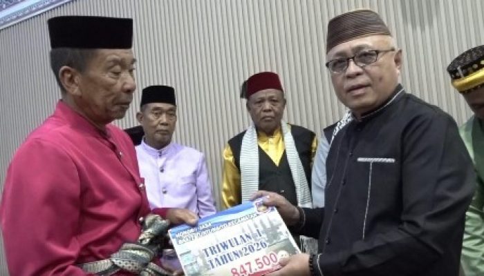 Bantu Pelayan Umat, Sofyan Puhi Serahkan Insentif Triwulan I saat Safari Ramadan