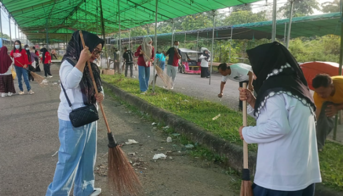 Sinergi Pemkab Gorut dan TNI dalam Gerakan Indonesia ASRI, Kompak Bersihkan Pasar Pontolo