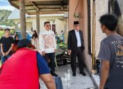 Respon Cepat Bupati Ismet Mile Kunjungi Korban Kebakaran, Bentuk Komitmen Pemda Memberikan Perlindungan Sosial