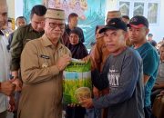 Strategi Dua Arah Bupati Ismet Mile, Dorong Produktivitas Petani, Jaga Daya Beli Warga