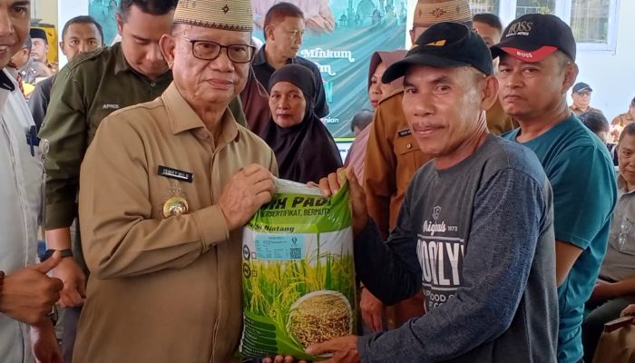 Strategi Dua Arah Bupati Ismet Mile, Dorong Produktivitas Petani, Jaga Daya Beli Warga