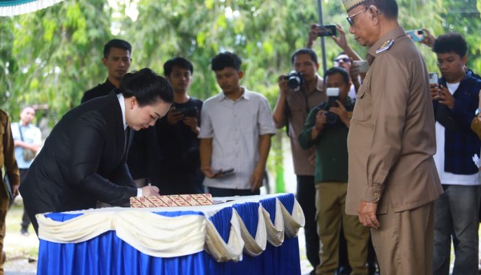 Lanny Ambouw Resmi Nahkodai PDAM Tirta Bolango, Bupati Ismet Mile Pimpin Prosesi Pelantikan