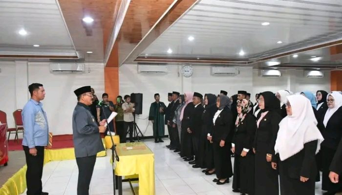 Lantik Sejumlah Kepala Sekolah di Lingkungan Pemkab Boalemo, Rum Pagau: Sayangi Siswa Seperti Anak Sendiri