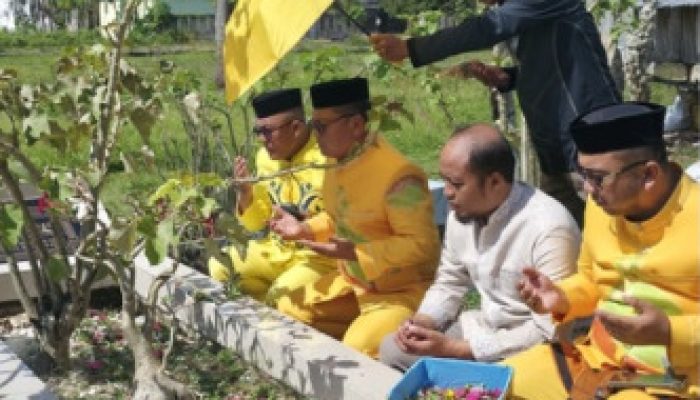 Refleksi 19 Tahun Gorut, Thariq-Nurjana Ziarah ke Makam Para Pejuang Pembentukan Daerah