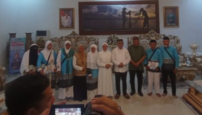 Bupati Sofyan Didampingi Wabup Tonny Lepas Jamaah Haji Kabgor, Titip Pesan untuk Mendoakan Kebaikan Daerah