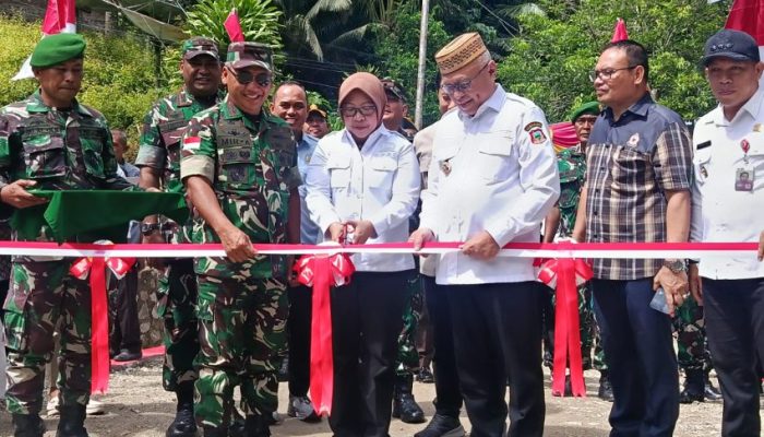 Bersama Bupati Sofyan, Pangdam XIII/Merdeka Resmikan Jembatan Garuda di Desa Ulapato B Gorontalo