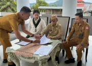 Perkuat Pengembangan SDM, Bupati Ismet Serahkan Dukungan Anggaran untuk HMI