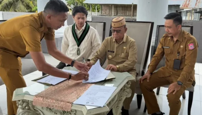 Perkuat Pengembangan SDM, Bupati Ismet Serahkan Dukungan Anggaran untuk HMI