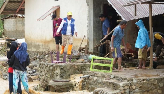Tinjau Banjir Desa Biau saat Iduladha, Bupati Thariq Tegaskan Penanganan Harus Cepat