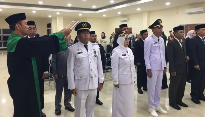 Lantik 17 Pejabat Baru, Ismet Mile Tegaskan Bakal Evaluasi Kinerja dalam Enam Bulan