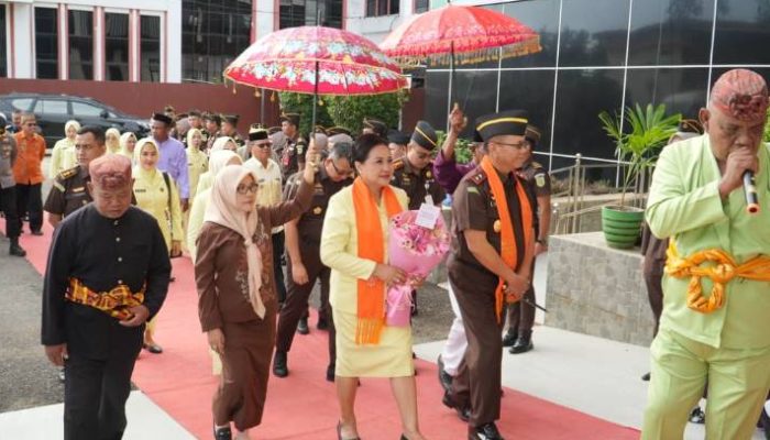 Sambut Kunker Kajati Gorontalo ke Gorut Melalui Adat Mopotilolo, Bupati Thariq Tegaskan Sinergi Hukum