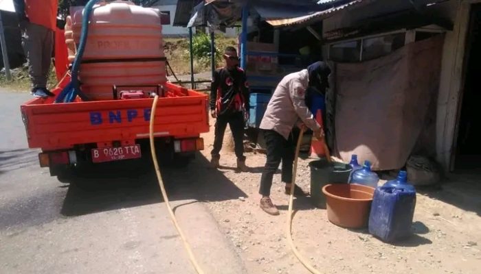 Terkendala Armada, BPBD Gorut Tetap Pacu Distribusi Air Bersih Bagi Warga Terdampak Kekeringan