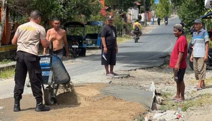 Apresiasi Kepedulian Brimob Gorontalo, Warga Isimu: Alhamdulillah Sudah Bantu Perbaiki Jalan Kami
