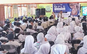 Hadiri MPLS SMPN 1 Lolak, Supandri Damogalad Beri Motivasi dan Bagikan Tips Sukses untuk Siswa Baru