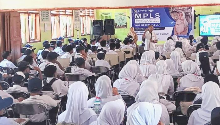 Hadiri MPLS SMPN 1 Lolak, Supandri Damogalad Beri Motivasi dan Bagikan Tips Sukses untuk Siswa Baru